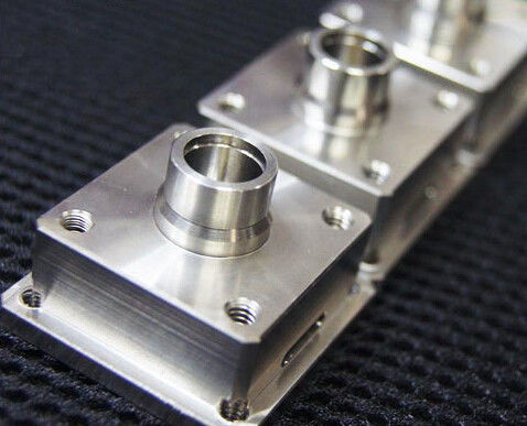 Eficacia alta modificada para requisitos particulares de la dureza de las piezas del CNC del metal que trabaja a máquina
