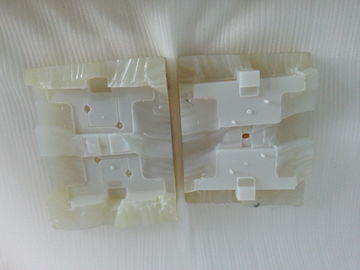 China Formación plástica plástica del vacío de la inyección del vacío de la precisión que moldea que trabaja a máquina proveedor