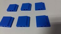 Piezas azules de pulido que trabajan a máquina del plástico profesional POM del CNC